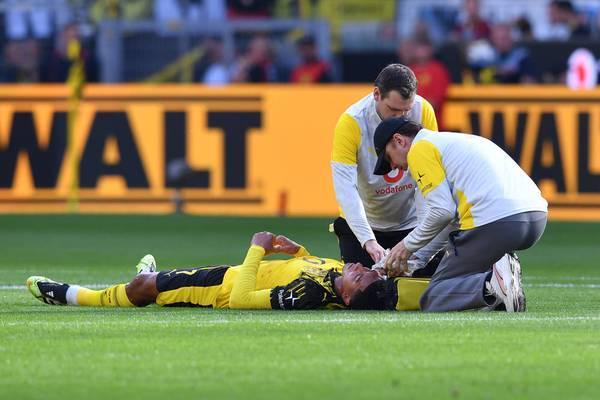 开云体育平台-争顶时与柏林联合球员相撞，乔布-贝林厄姆脸上鲜血直流