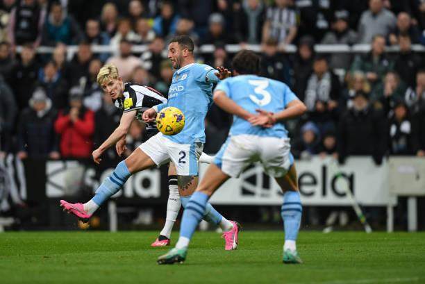 丁丁压轴出场导演逆转，石油德比奉献英超招牌对决