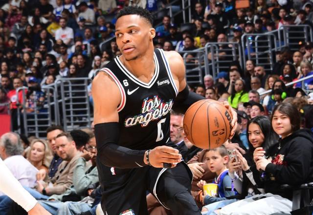 开云-爱游戏-比在湖人更舒适！韦少回暖正当时 卢指导更会用他